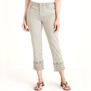 NWT Chico’s So Slimming Eyelet-Hem Girlfriend Crops Jeans.